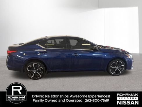Used 2023 Nissan Altima 2.5 SR w/ SR Premium Package AWD/4WD image 7