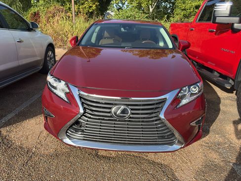 Used 2018 Lexus ES 350 w/ Premier Package FWD image 2