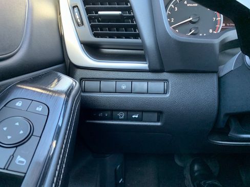 Used 2023 Nissan Rogue SV w/ SV Premium B Package image 21