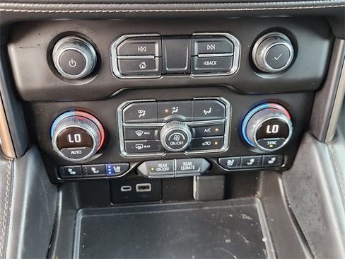 Used 2021 Chevrolet Suburban High Country image 18