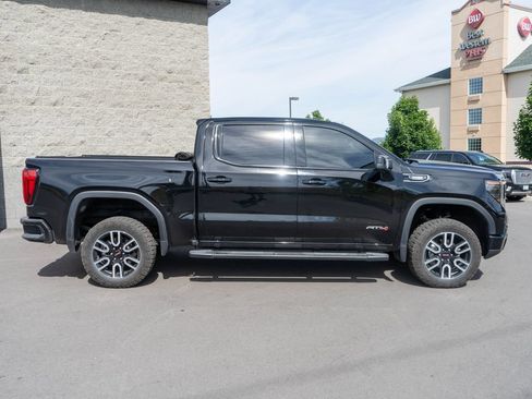 Used 2025 GMC Sierra 1500 AT4 w/ Technology Package AWD/4WD image 8