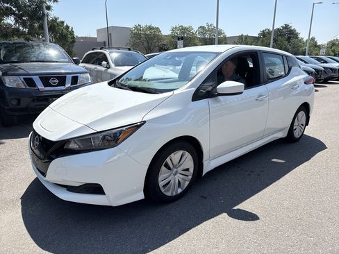 Certified 2025 Nissan Leaf S FWD image 3