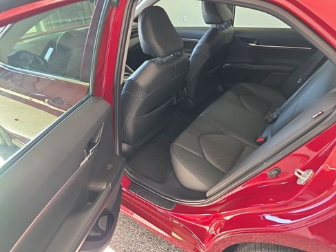 Used 2021 Toyota Camry XLE image 16