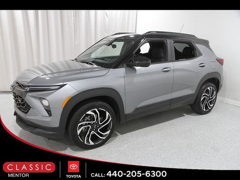 Used 2025 Chevrolet TrailBlazer RS w/ Driver Confidence Package AWD/4WD image 3