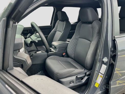 Used 2024 Toyota Tacoma SR5 AWD/4WD image 19