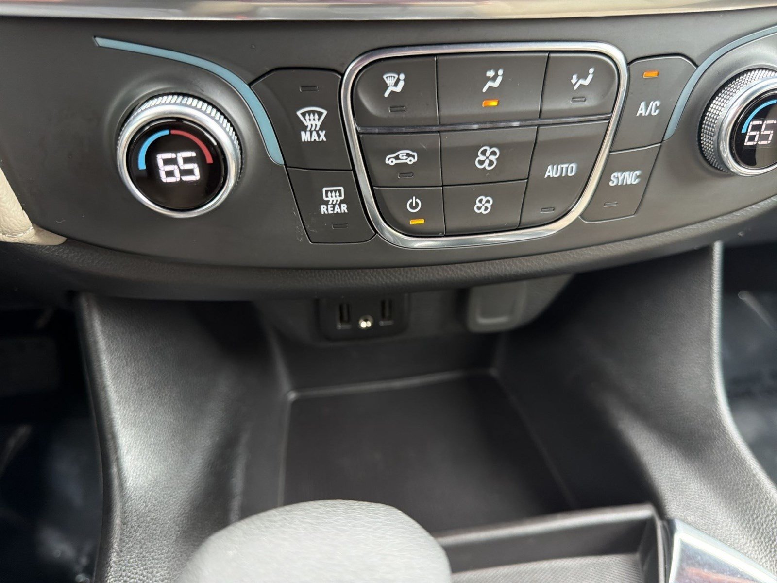 Used 2023 Chevrolet Traverse LS FWD image 20