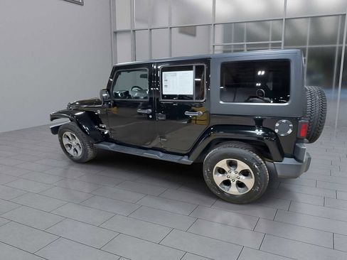 Used 2018 Jeep Wrangler Unlimited Sahara image 2
