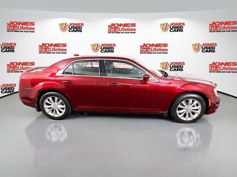 Used 2016 Chrysler 300 Limited image 16