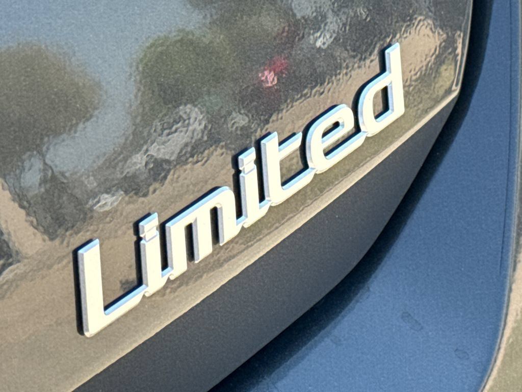 Used 2026 Hyundai Elantra Limited FWD image 9