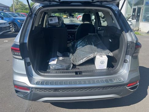 New 2025 Volkswagen Taos SE image 11