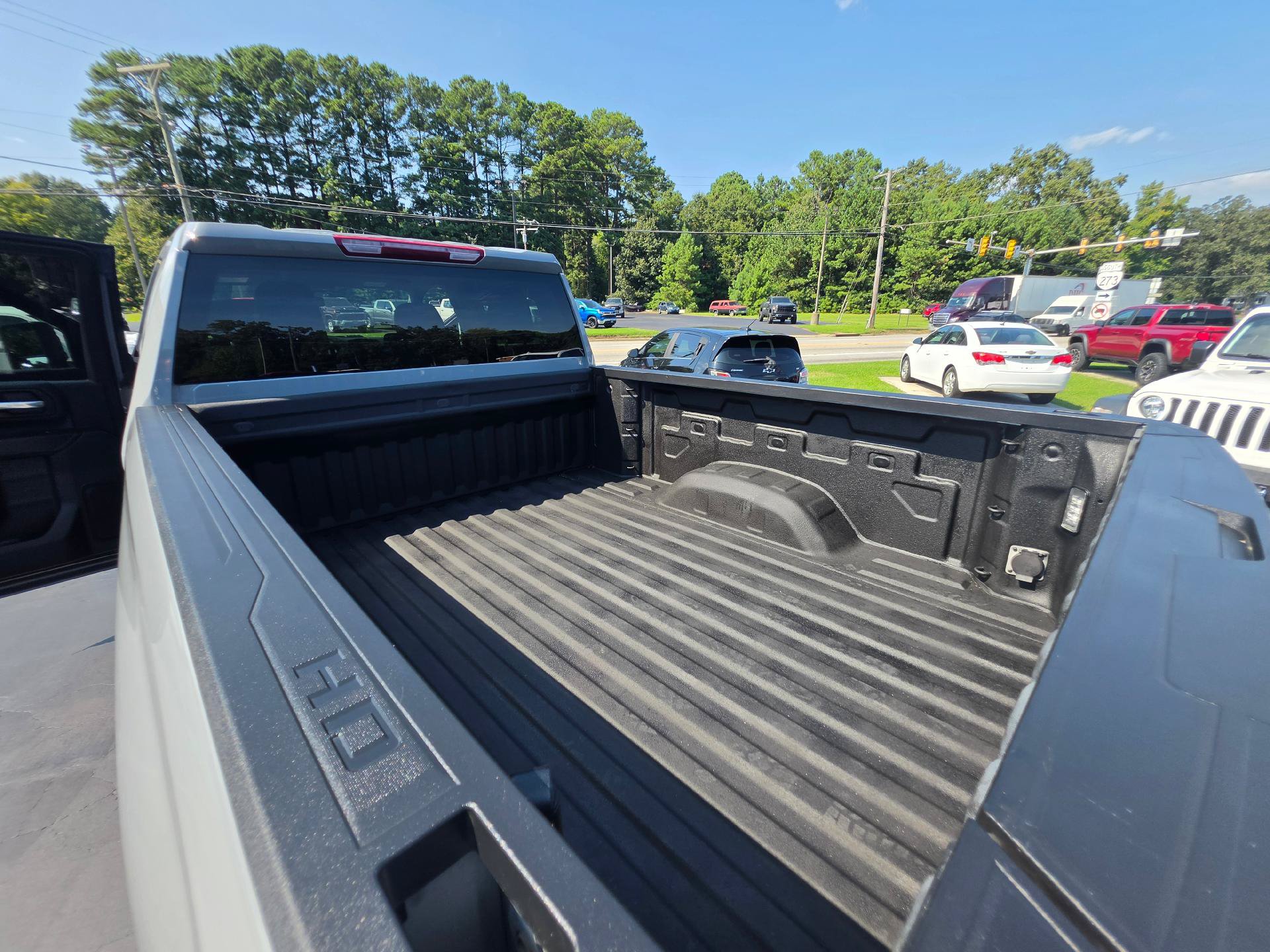 Used 2025 Chevrolet Silverado 2500 Custom w/ Custom Value Package AWD/4WD image 14