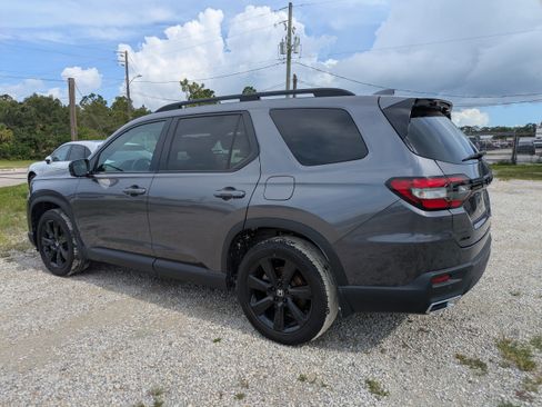 Used 2025 Honda Pilot Black Edition image 6