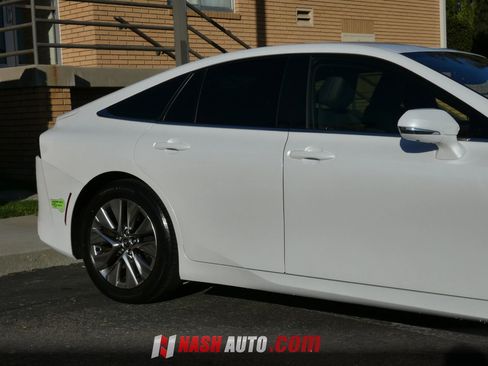 Used 2022 Toyota Mirai w/ Advanced Technology Package RWD image 8
