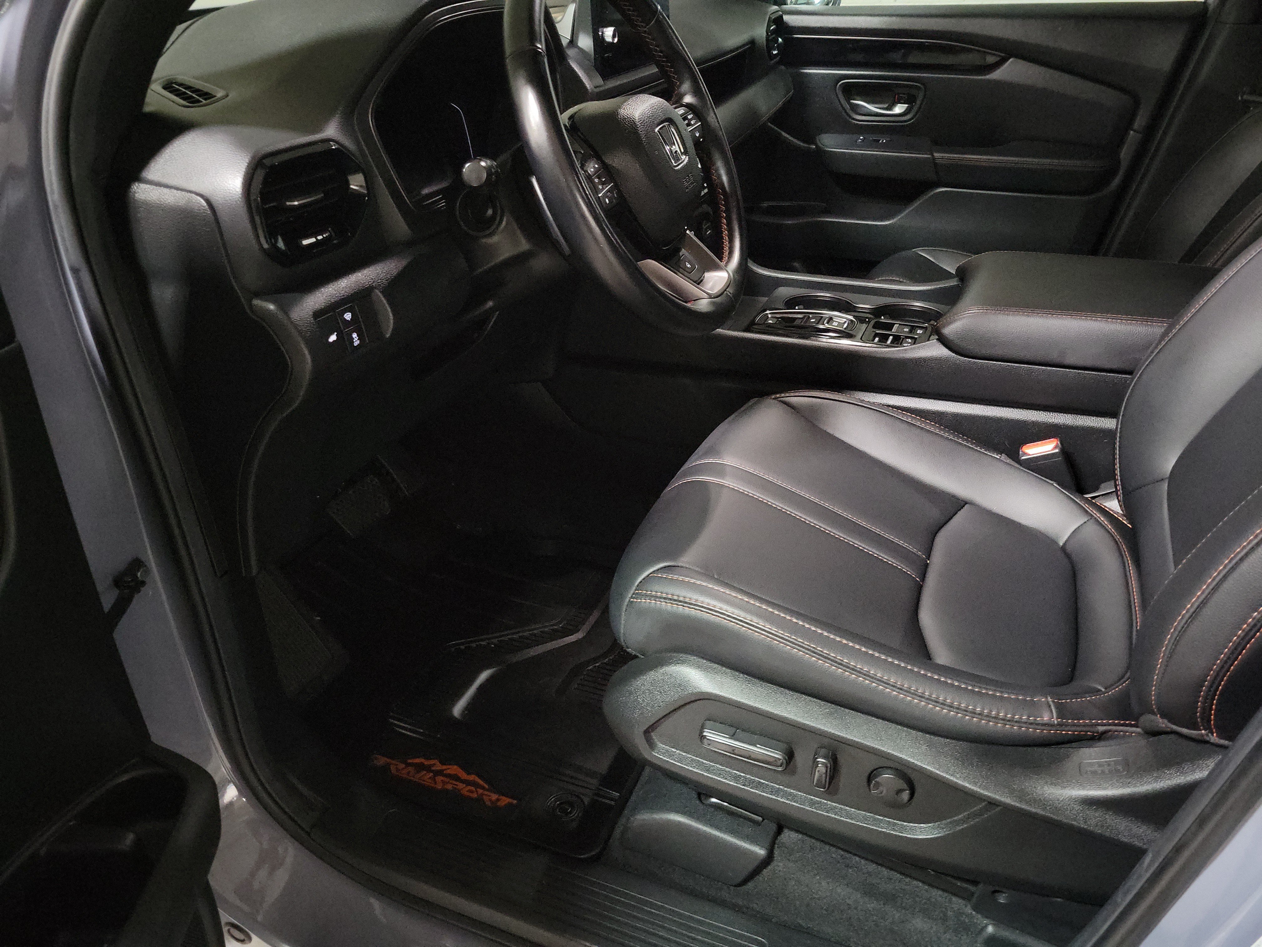 Used 2025 Honda Pilot TrailSport image 26