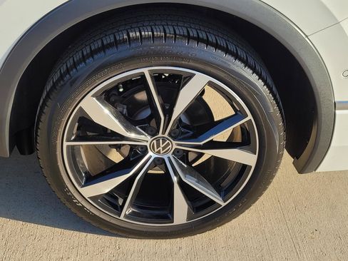 Used 2024 Volkswagen Tiguan SEL R-Line w/ MDO Package, Two-Row AWD/4WD image 23