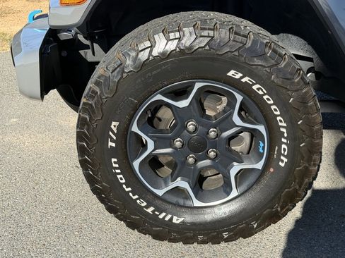 Used 2022 Jeep Wrangler Unlimited Sahara image 11