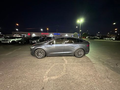 Used 2019 Tesla Model X Long Range image 11