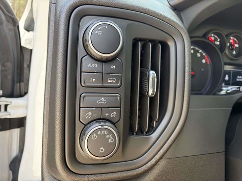 Used 2025 Chevrolet Silverado 1500 Custom image 15