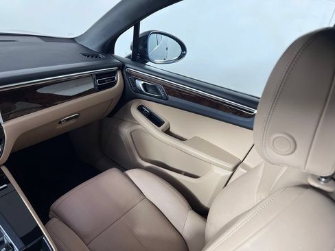 Certified 2023 Porsche Macan S AWD/4WD image 23