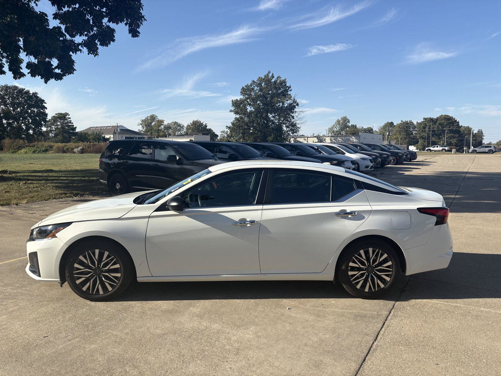 Used 2025 Nissan Altima 2.5 SV FWD image 32