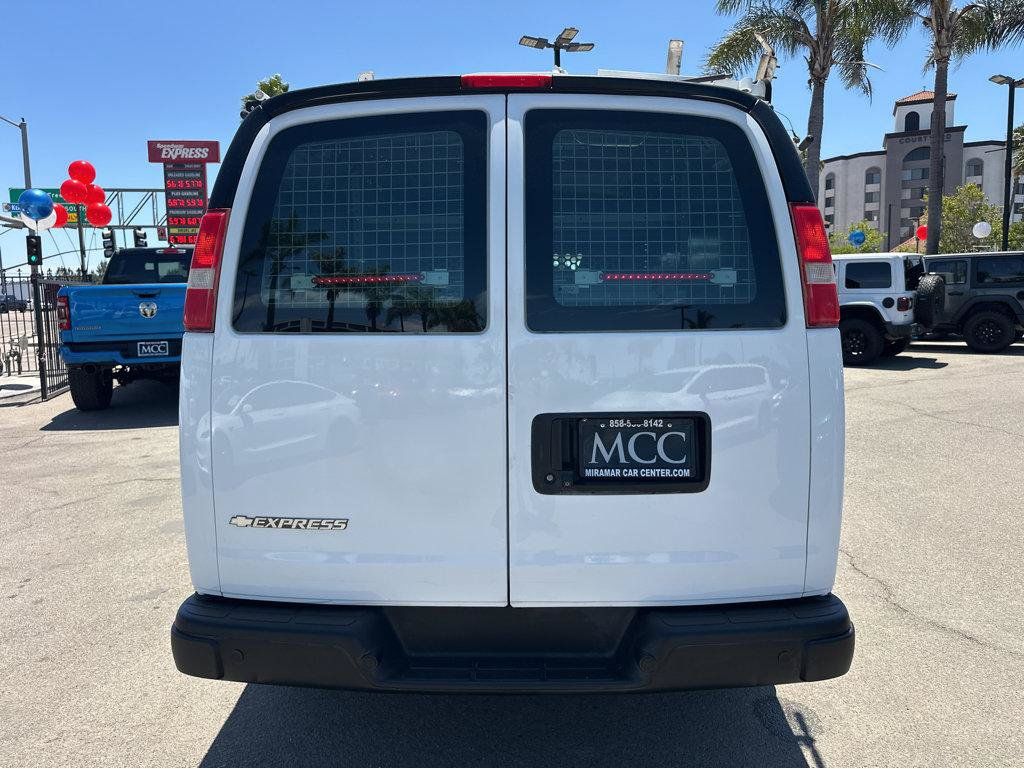 Used 2018 Chevrolet Express 2500 w/ Driver Convenience Package RWD image 10