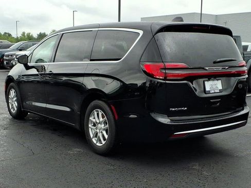 New 2027 Chrysler Pacifica Select FWD image 4