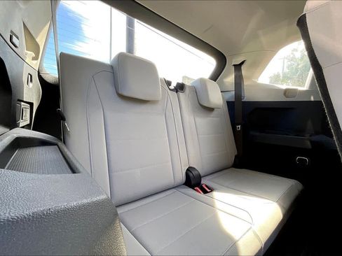 Used 2019 Volkswagen Tiguan SE w/ Panoramic Sunroof Package image 26