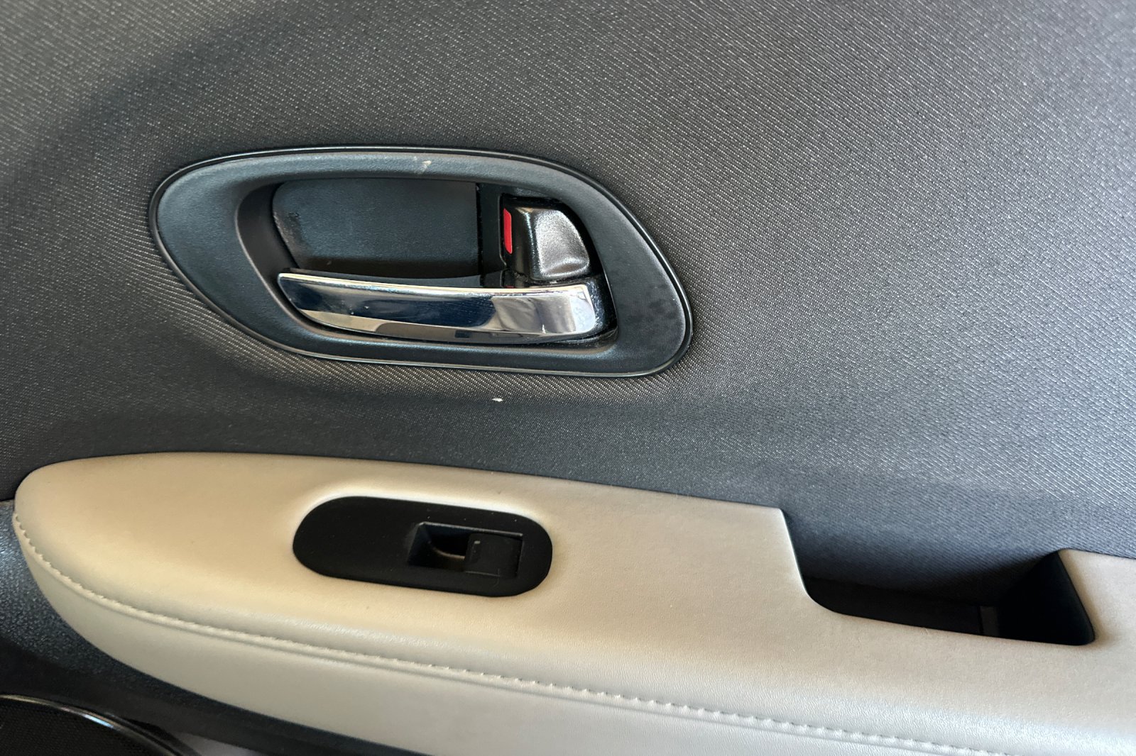 Used 2020 Honda HR-V LX image 18