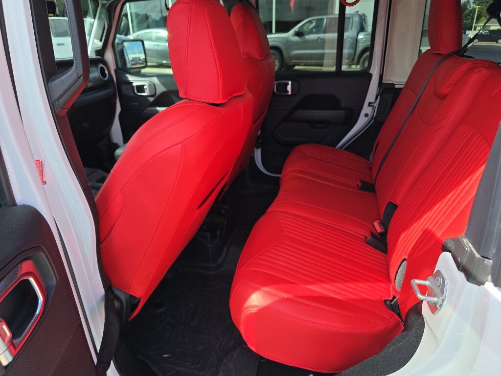 Used 2023 Jeep Wrangler Unlimited Sahara AWD/4WD image 13