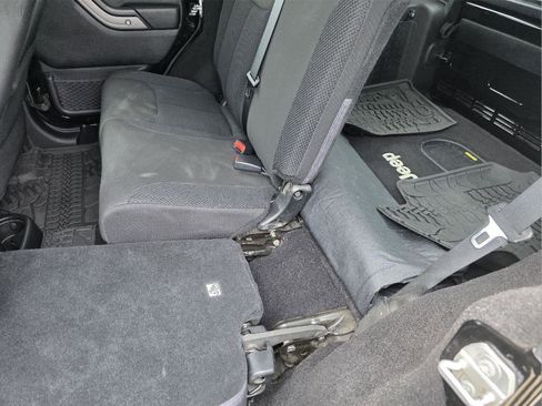 Used 2017 Jeep Wrangler Unlimited Sport image 16