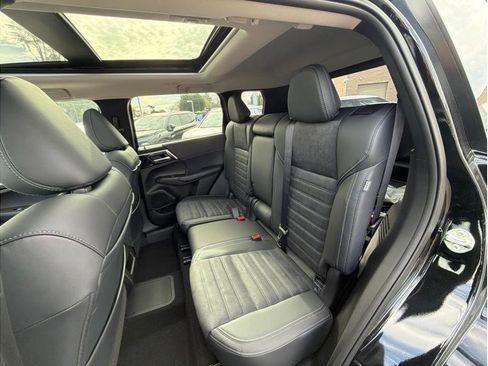 Used 2025 Mitsubishi Outlander SE Tech Package image 23