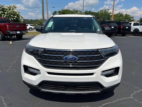 Certified 2022 Ford Explorer XLT w/ Equipment Group 202A AWD/4WD image 2