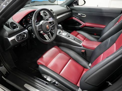 Used 2017 Porsche 718 Boxster RWD image 9