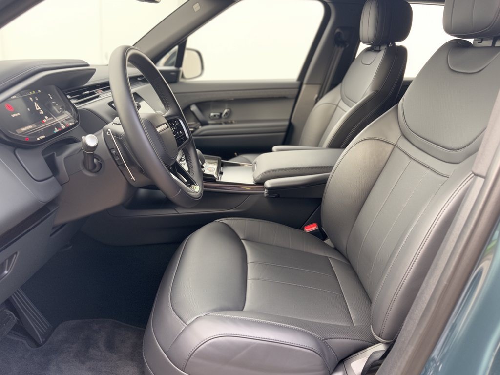 Used 2025 Land Rover Range Rover Sport SE AWD/4WD image 5