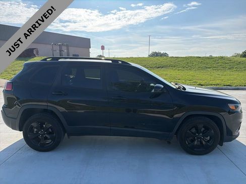 Used 2019 Jeep Cherokee Latitude Plus FWD image 4