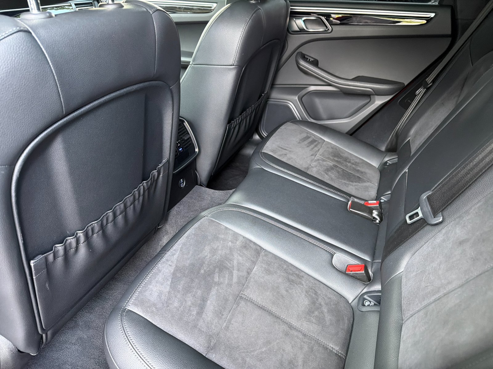 Used 2020 Porsche Macan AWD/4WD image 11