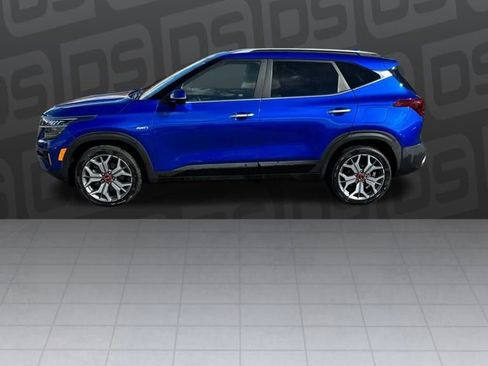 Used 2021 Kia Seltos SX w/ SX Sunroof Package image 2