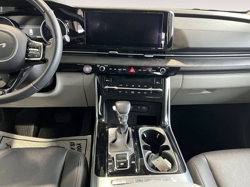 Certified 2024 Kia Carnival EX image 9