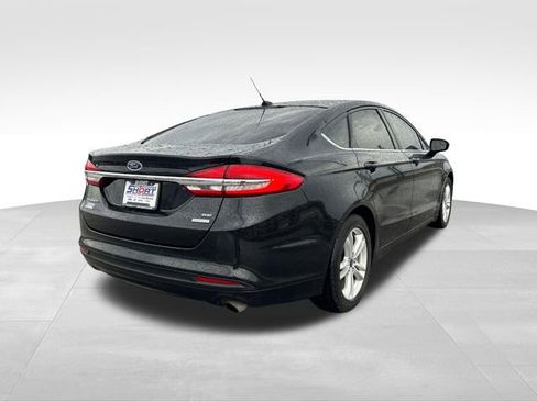 Used 2018 Ford Fusion SE w/ Fusion SE Technology Package image 5