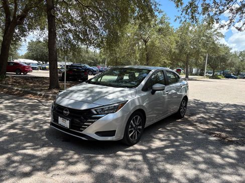 Used 2025 Nissan Versa SV FWD image 10