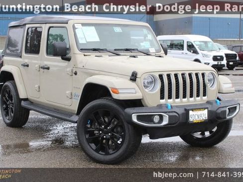Used 2022 Jeep Wrangler Unlimited Sahara image 1