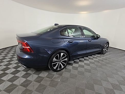Certified 2022 Volvo S60 B5 Momentum w/ Premium Package image 7