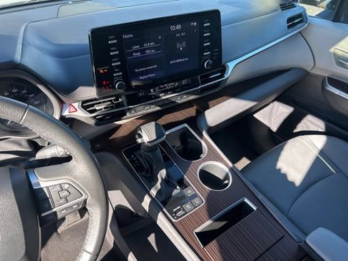 Used 2024 Toyota Sienna XLE image 29