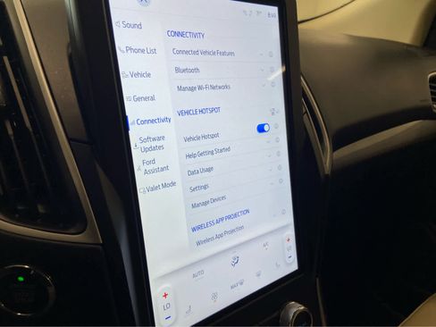 Used 2024 Ford Edge SEL image 30