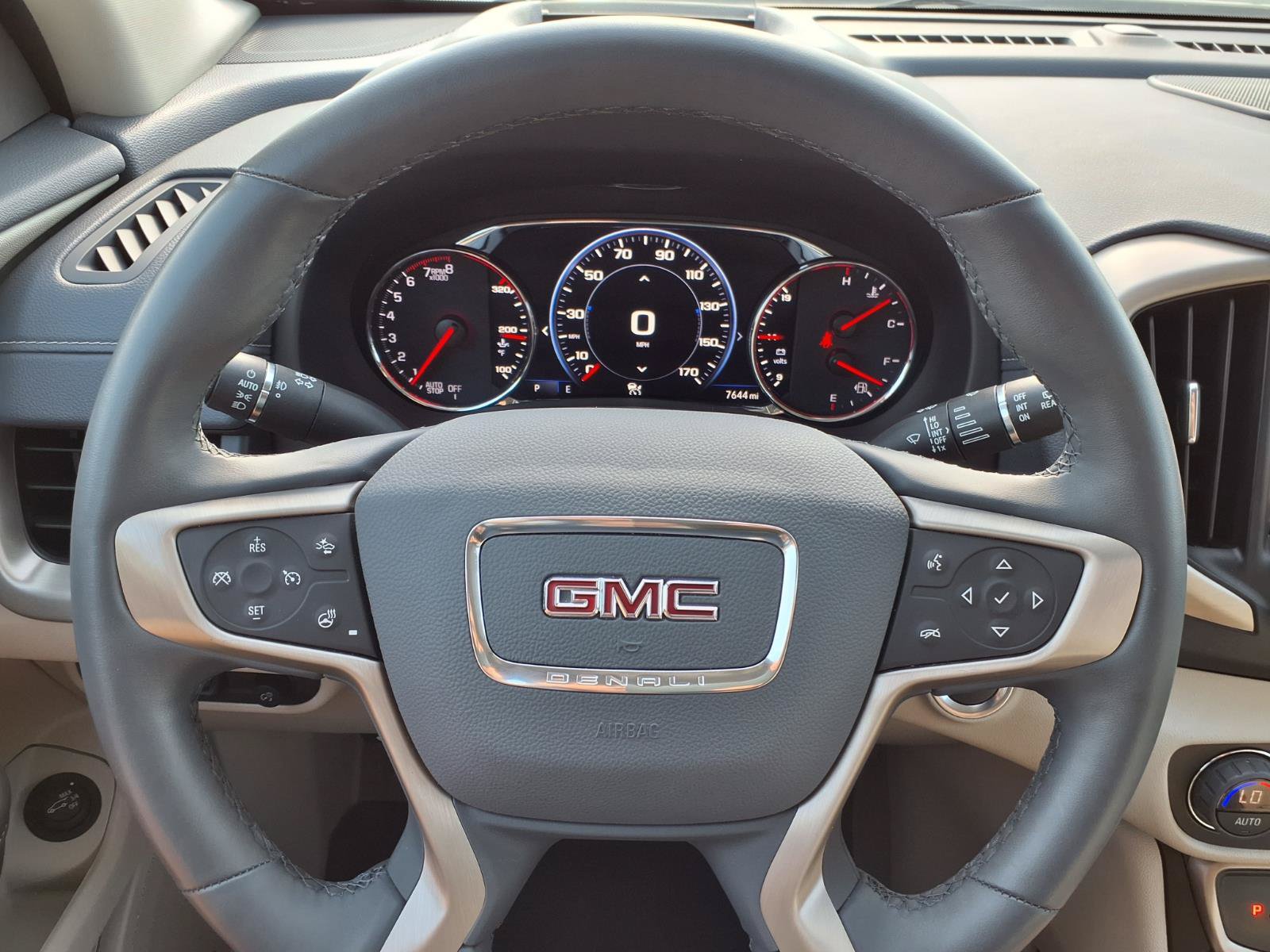 Used 2024 GMC Terrain Denali w/ Denali Premium Package AWD/4WD image 13
