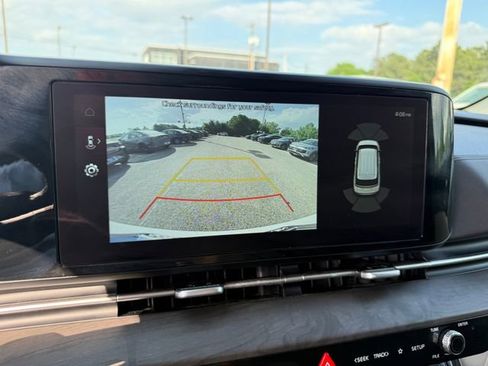 Used 2024 Kia Carnival EX FWD image 13
