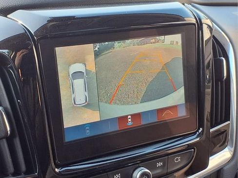 Certified 2018 Chevrolet Traverse Premier w/ Driver Confidence II Package FWD image 8