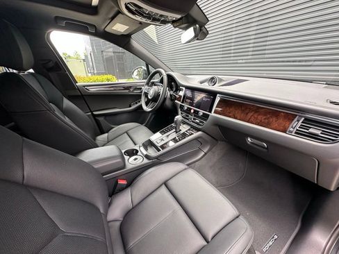 Used 2026 Porsche Macan AWD/4WD image 40