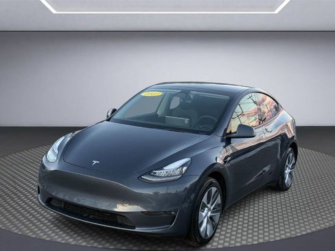 Used 2023 Tesla Model Y Long Range image 3