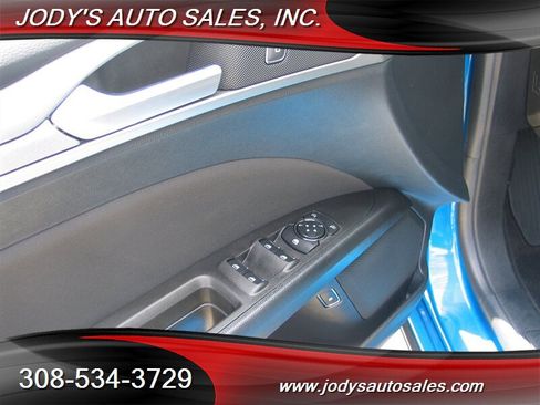Used 2020 Ford Fusion SE FWD image 3